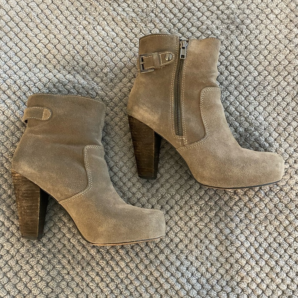 Women's Steve Madden Suede Ankle Boots. Sz 8.